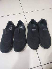 kasut dua pasang untuk d jual 