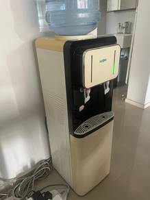 Water dispenser including 8 bottle gallon