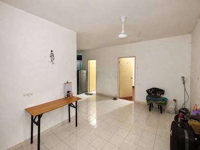 Apartment For Sale in Country Heights