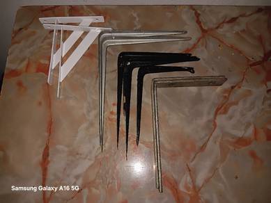Assorted Metal L-Brackets for Shelving (8 Pieces)