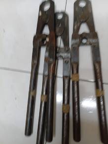 Buteline pipe clamp tool