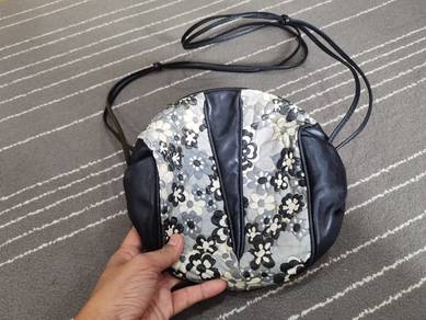 Tatiana Pelletterie leather sling bag italy vintag