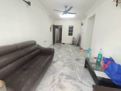 Condominium For Sale in Genting Court Condominium