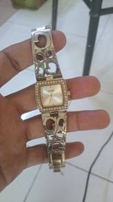 guess female watch