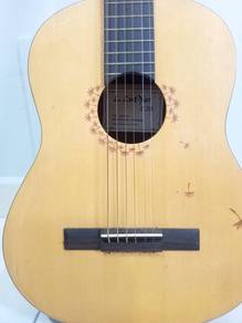 Luthier GC 302 guitar (36-inch)