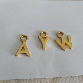 alphabet pendant 字母吊飾 x 3