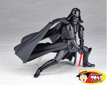 New Model StarWars Revoltech : Darth Vader