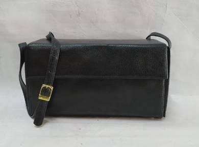 LA BAGAGERIE Black Leather Shoulder Bag