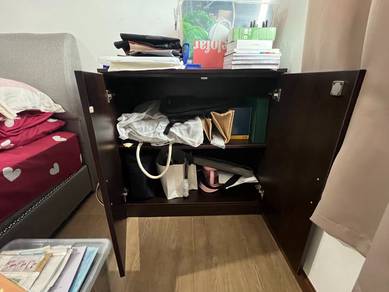 Kabinet Simpan Barang (Storage Cabinet)