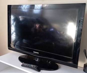 Samsung 32" LCD TV with remote control