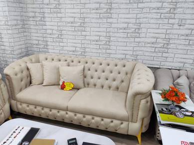 Chesterfield 2 seater sofa cream colour