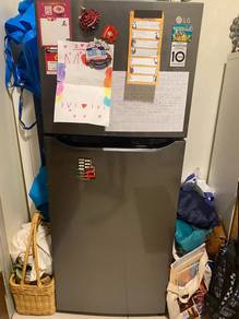 Reliable LG two-door refrigerator - Stylish dark