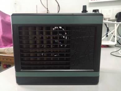 Table Fan with Water Cooling