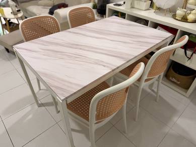 IKEA VIHALS Extendable Dining Table