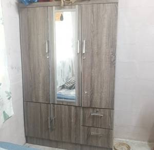 Almari baju 