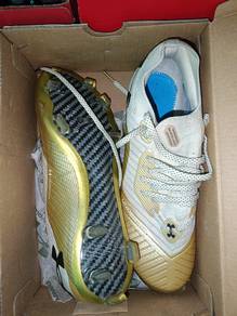 Kasut bola Under Armour shadow elite