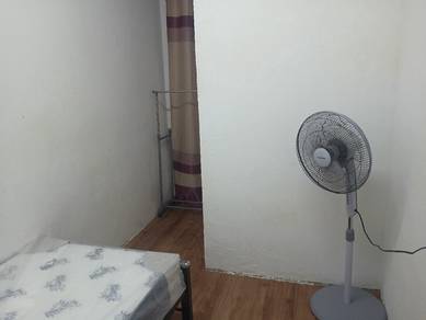 Room in Klang, SGR