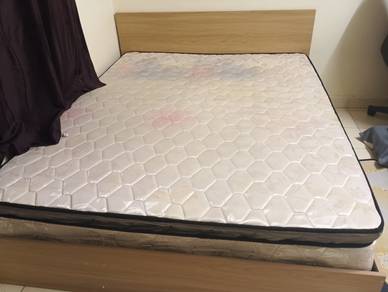 Queen bed