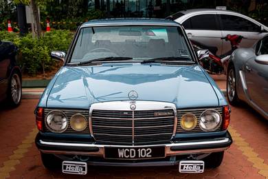 Mercedes Benz 230E  in Skudai, JHR