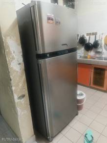Fridge besar  2 pintu 