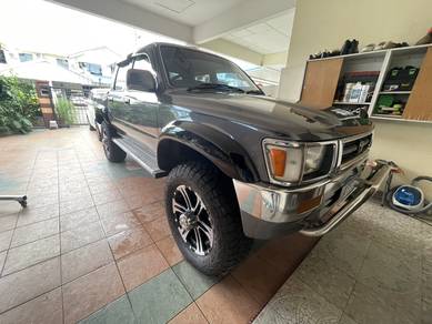 Toyota Hilux in Penampang, SBH