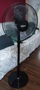 Kipas Berdiri Midea 16" Model MF-16FS18C-BK