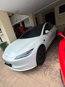 Tesla Model 3 LONG RANGE AWD in Petaling Jaya, SGR