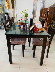 Dining table with 4 chairs with cushion