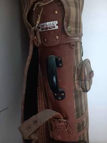 Golf sticks in a McGill bag