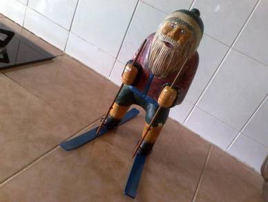 Patung vintage man on ski garden decor ornament