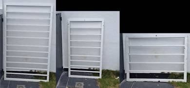 Used Metal Grille White (Big, Medium & Small)