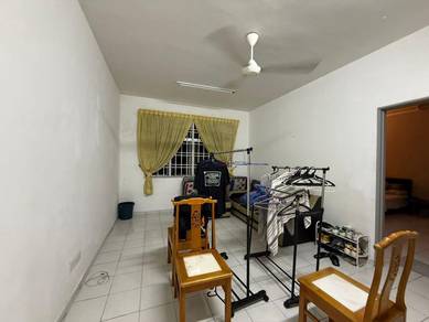 Apartment For Sale in Molek Ria