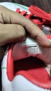 kasut bola budak lotto