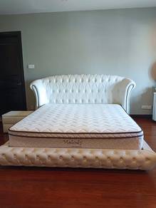 Chesterfield-style tufted bed frame King