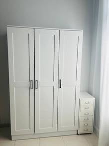 Almari 3 pintu