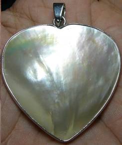 Love shape pearl skin pandent