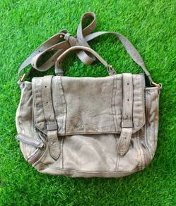 Daad Original leather crossbody sling bag 