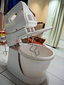 Mixer with cover