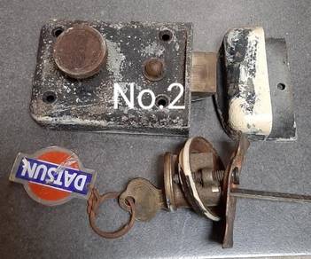 Antique lock 2
