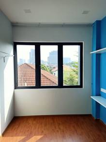 Tingkap Swing Bilik  - (Aluminium-Kace)
