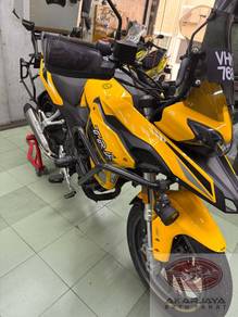 Benelli TRK 251 SE