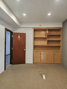 Condominium For Rent in Gurney Paragon