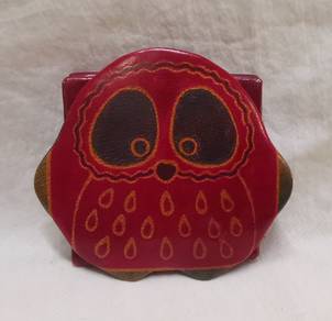 Leather coin purse with owl design, button style