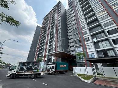 Condominium For Auction in E Island Lake Haven