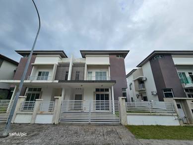 Semi-Detached House For Sale in Klang,SGR