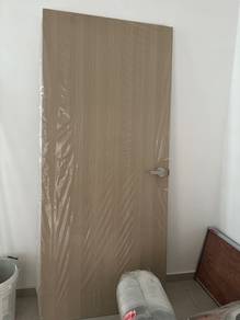pintu kayu bilik tidur