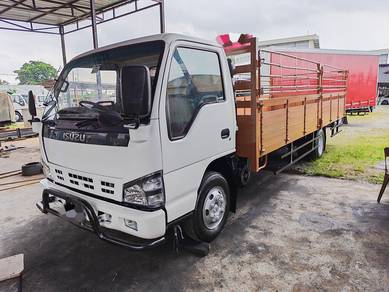 2013 Isuzu NPR71UPHT 19.5ft Kargo Steel Railing