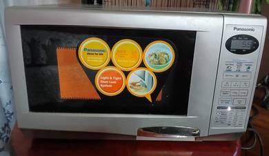 Preloved Panasonic Microwave NN-S235MF (800W, 22L)