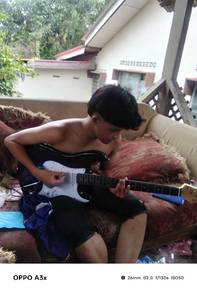 gitar elektrik nak jual murah2 nak guna duit 