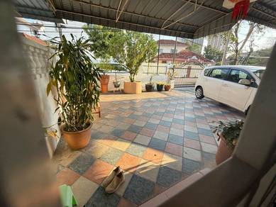 Semi-Detached House For Sale in Jelutong,PNG